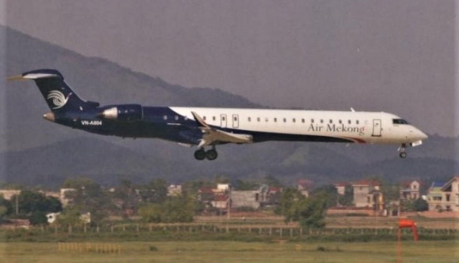 Air Mekong CRJ-900.jpg